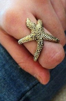 Lovely solid star ring