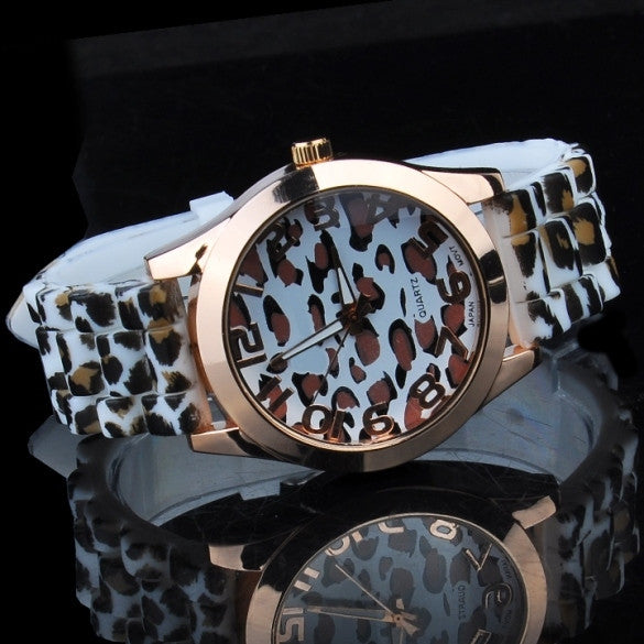 Quartz Women Leopard Grain Round Dial Wrist Watch