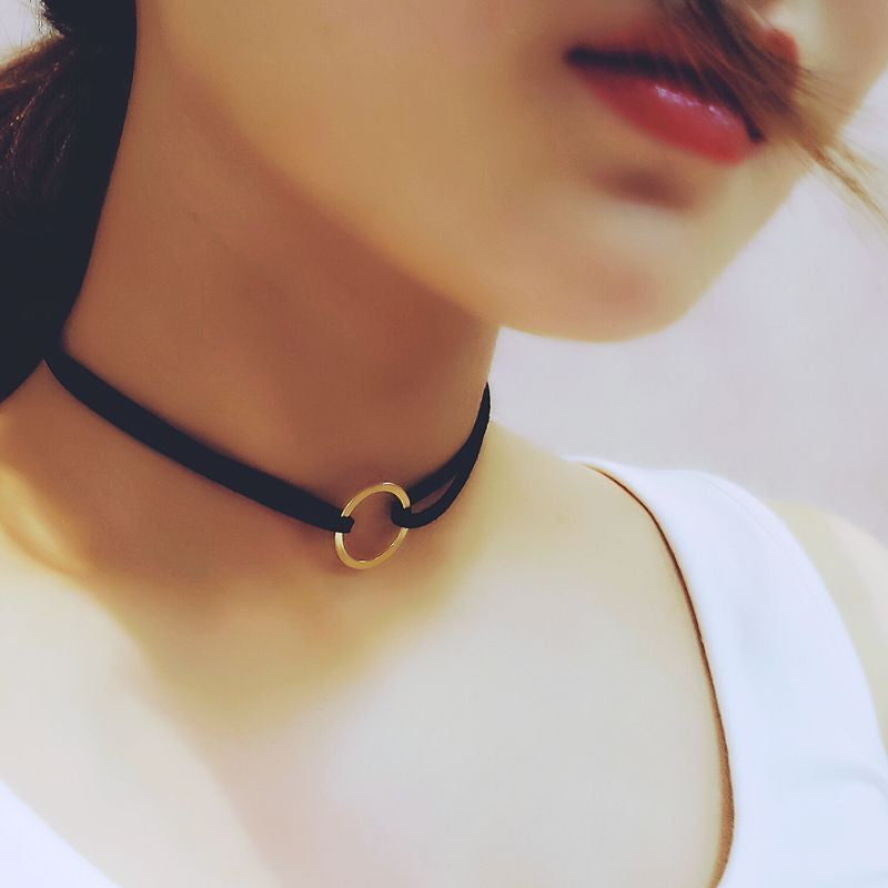 Metal Loops Wool Short Necklace