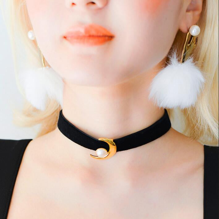Sweet Lint Moon Pearl Necklace