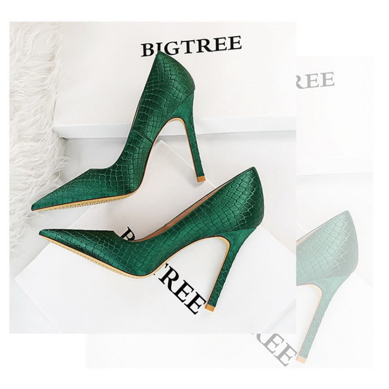 Fashionable and Sexy Fish Scale Silk Satin Shallow Pointed High Heel Party Shoe